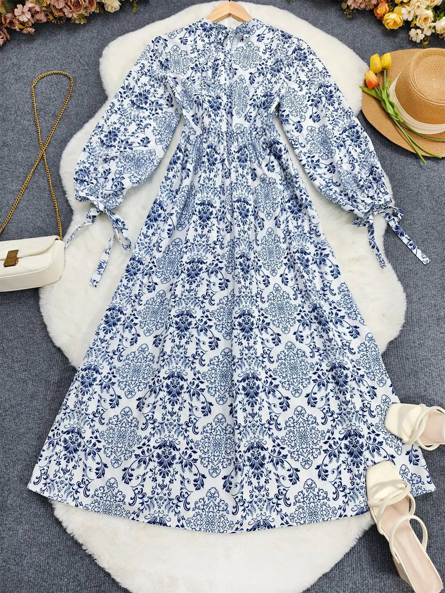 Elegante a-lijnjurk met bloemenprint en lange mouwen voor herfst en winter met strikdetailleerde mouwen