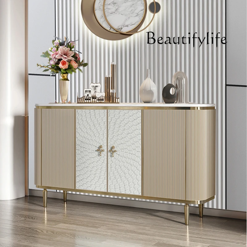 

Шкаф на крыльце, современная гостиная, небольшая квартира у стены, шкаф для обуви, украшение в виде ракушки, обеденный боковой шкаф