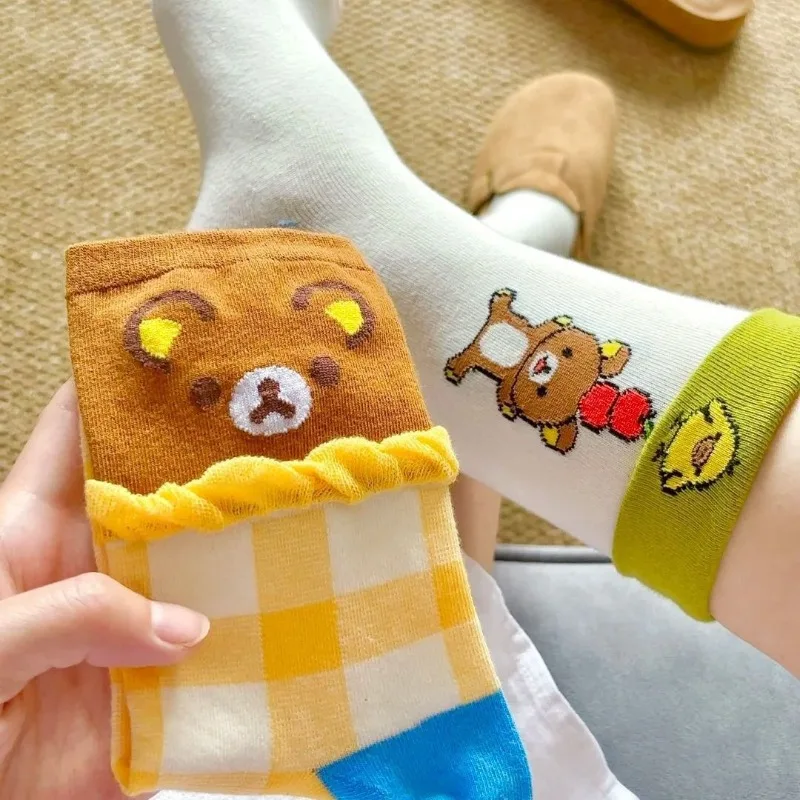 4 قطع كرتونية ‌ جوارب Rilakkuma متوسطة الأنبوب متعددة الاستخدامات في المنزل، جوارب مريحة ودافئة للأولاد والبنات هدايا العيد