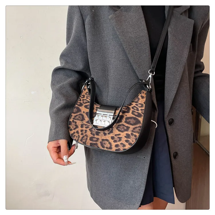 

Leopard print bag women's new trend retro fashion velvet shoulder bag high sense popular commuter dumpling bag women