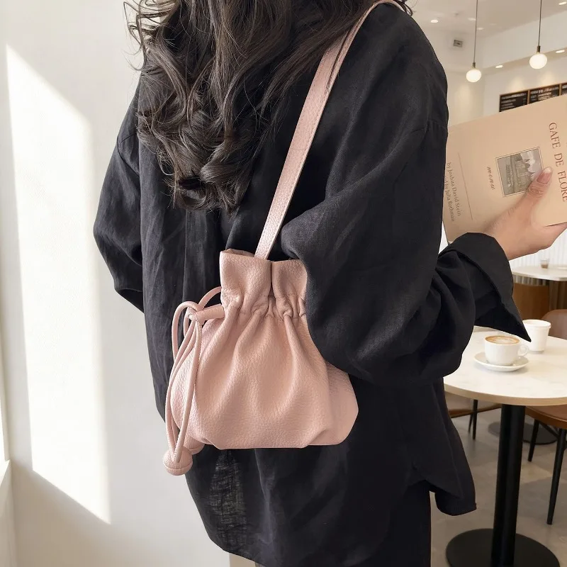 Light Luxury Drawstring Bucket Lychee New Pleated Bag Women's Lucky Bag 2026 Niche Foreign Style Shoulder Messenger Bag Sports