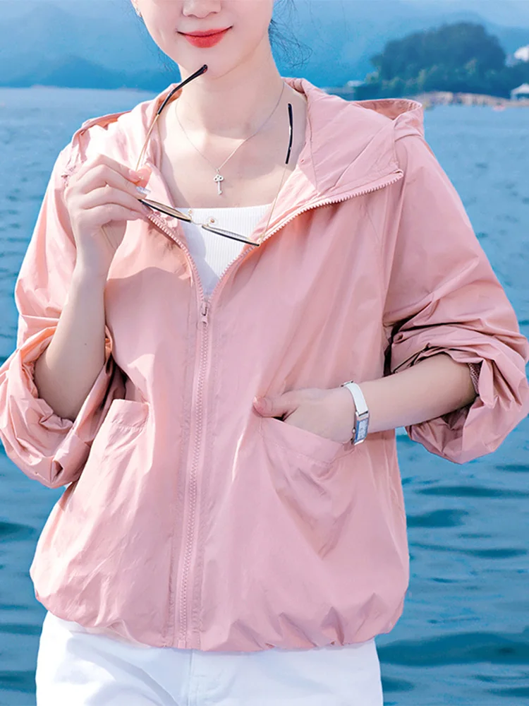 Summer 2026 Women's Loose Casual Outdoor Short Coat Sun Protection Clothing Hooded Fleece Windbreaker Large Size Zipper Closure