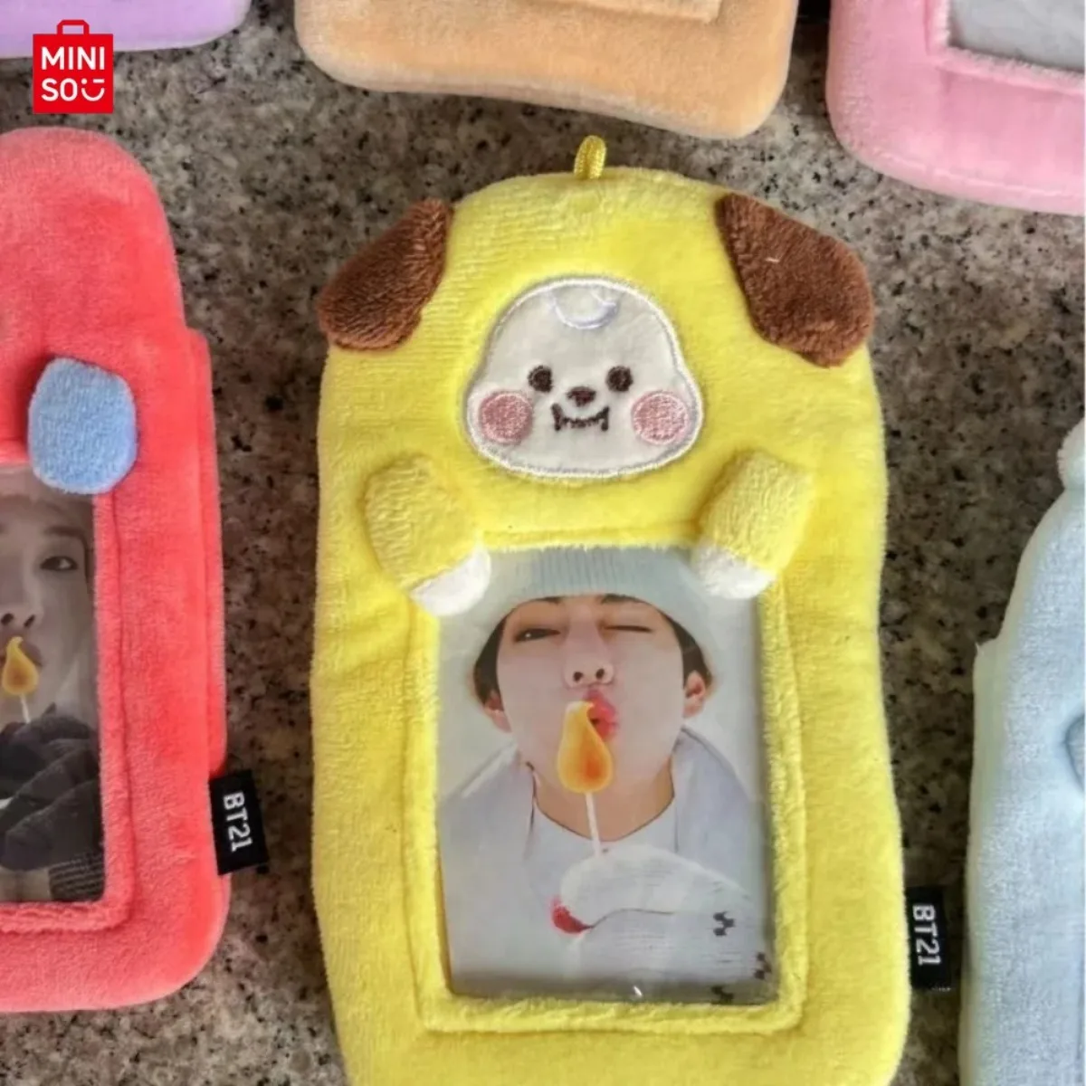 MINISO BT21 غطاء بطاقة قطيفة حقيبة مدرسية قلادة كوكي تاتا عرض صور لطيف شعبية الحرم الجامعي حافلة بطاقة تخزين مجموعة هدية عيد ميلاد