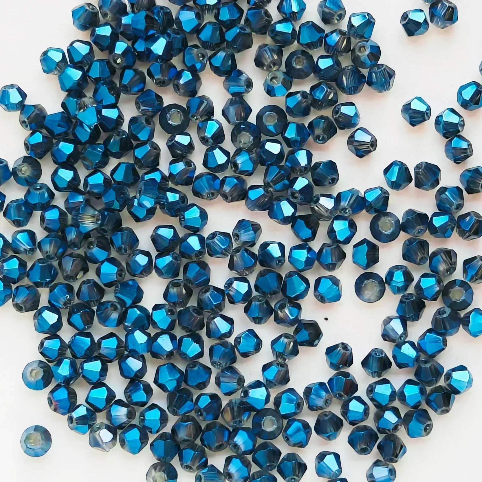 100 Stück Bunte Bicone-Glasperlen Glänzende Kristallperlen Lose Abstandhalterperlen für Schmuckherstellung Armband Halskette Anhänger Zubehör