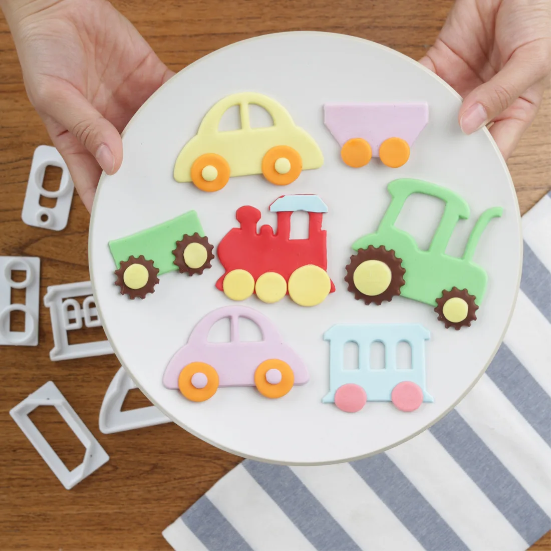 Fondant Cake Decorating Cookie Embosser Mold Cartoon Car Tractor Train Shaped Biscuit Pastry Stamp Hand Press For Baking Tools