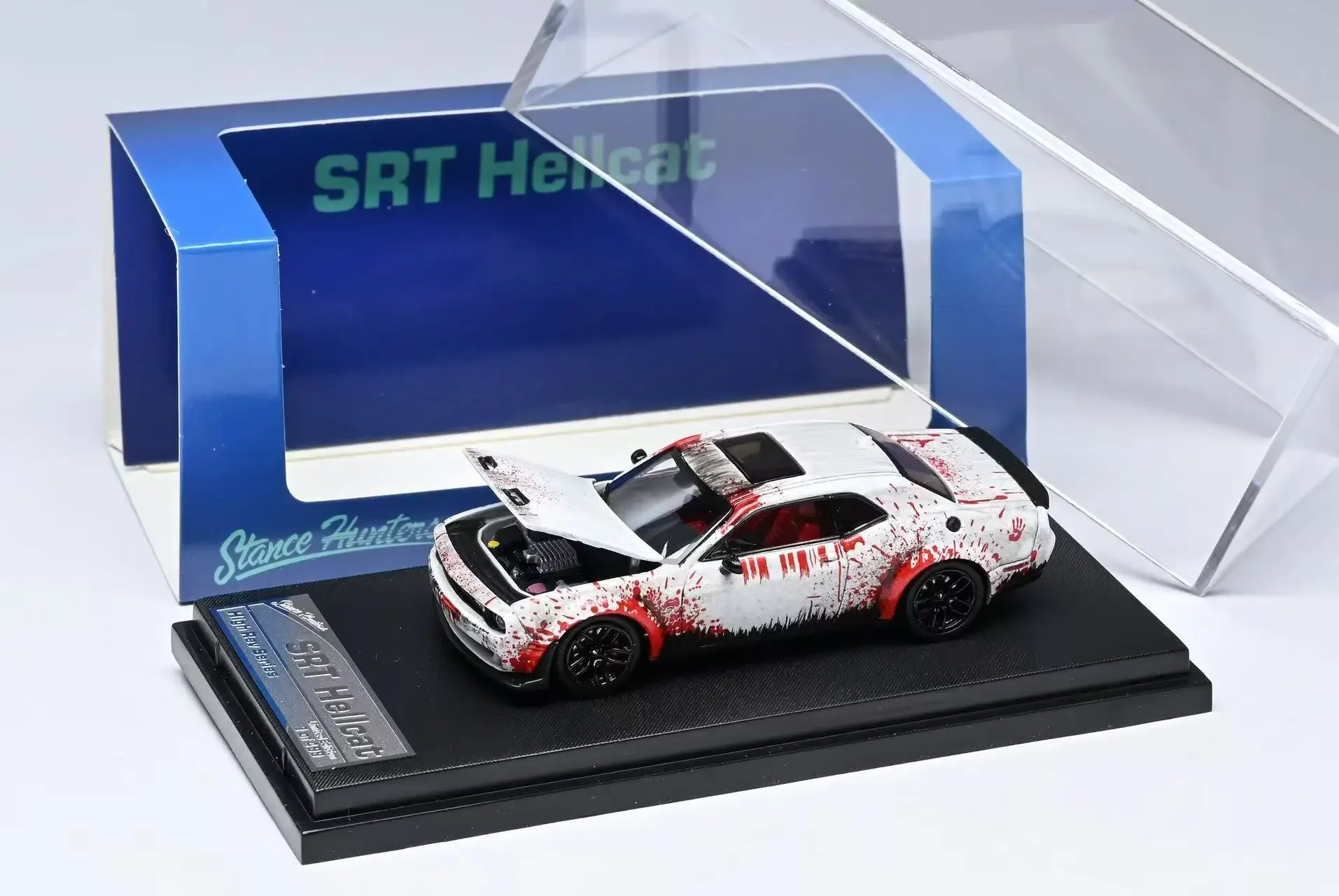 Stance Hunters 1:64 Challenger SRT Hellcat Rojo Sangre/Dorado, Modelo de Auto Fundido a Presión