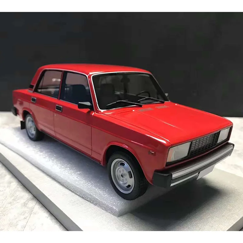 

Resin 1:18 Scale Russia Soviet Union Lada 2105 Vintage Car Model Red Adult Toys Classics Ornaments Souvenir Gifts Static Display