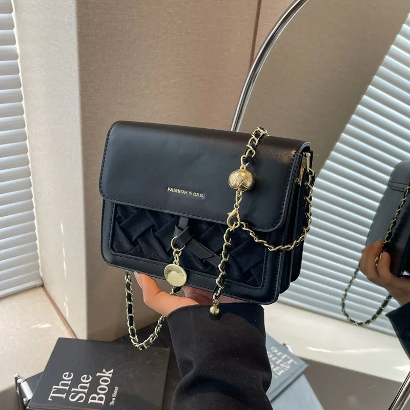 حقيبة مربعة صغيرة بسلسلة بتصميم صيفي للسيدات لعام 2025 - حقيبة ساعي كروس عصرية متعددة الاستخدامات