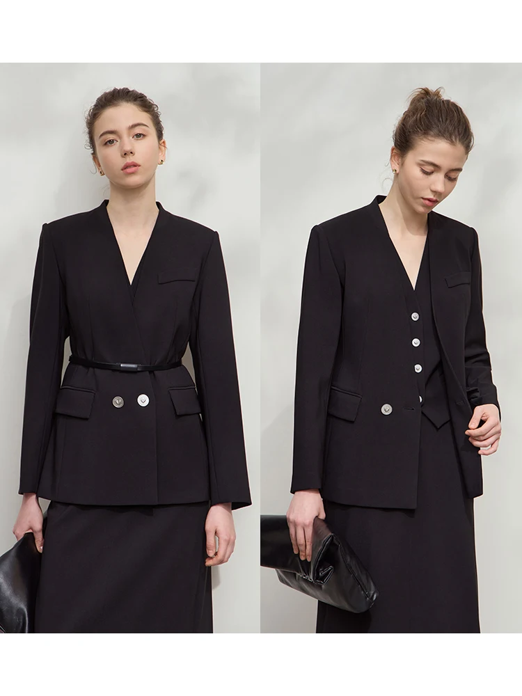 เสื้อเบลเซอร์สไตล์มินิมอล Amii สำหรับผู้หญิง คอลเลคชั่นฤดูใบไม้ร่วง 2025 รุ่นใหม่ สไตล์ลำลอง คอวี ติดกระดุมรูปหัวใจ พร้อมแผ่นเสริมไหล่ แจ็คเก็ตสำหรับมืออาชีพ รุ่น 12453042