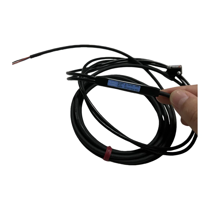 Superior Quality KEYENCE PQ-01 Built in Amplifier Type Photoelectric Sensor Body Close Range Type in Stock