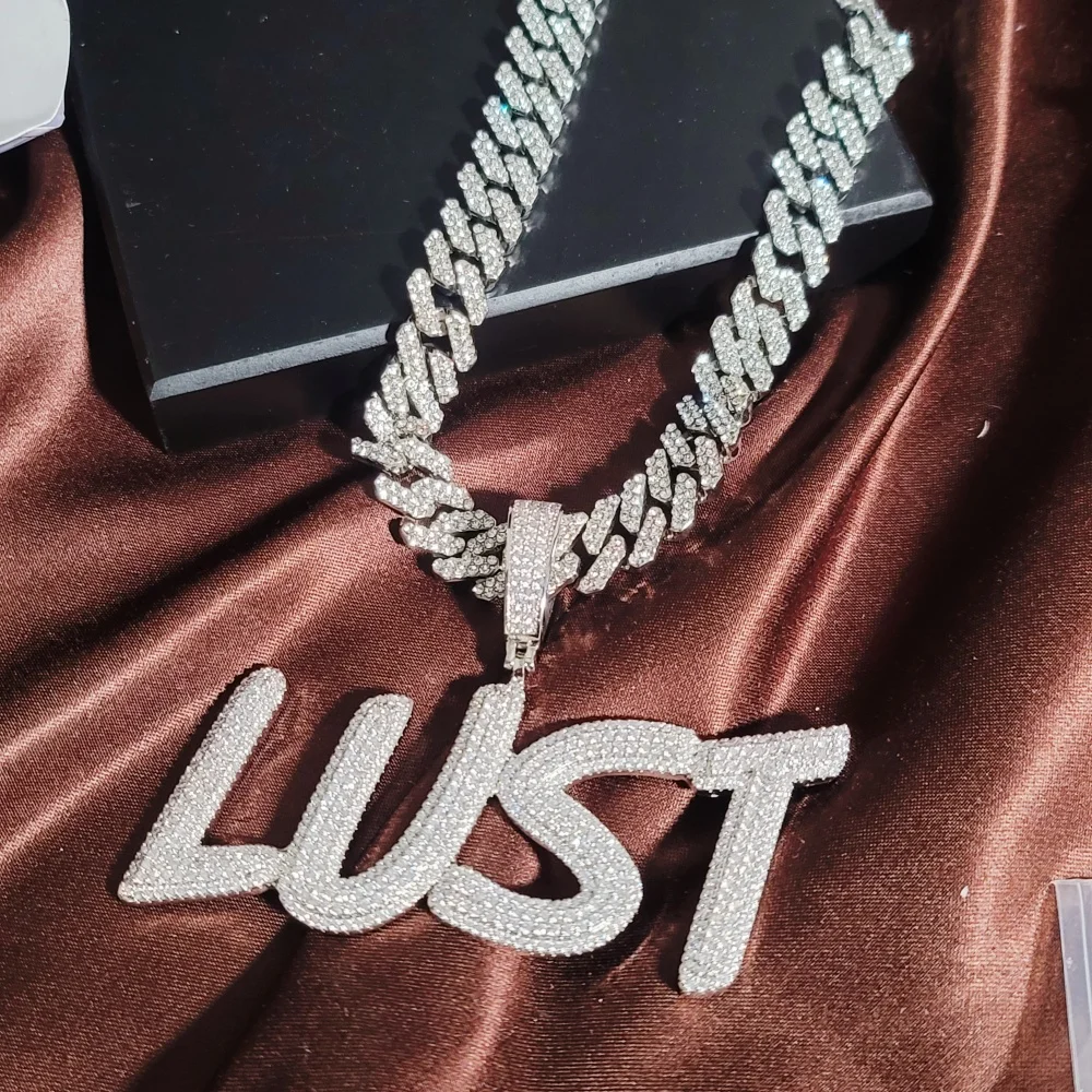 

ICEC полностью покрытый CZ рукописный стиль ожерелье с буквами цирконий кулон модный модный аксессуар соответствующий для мужчин и женщин наряд