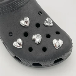 5-10 pezzi moda argento cuore distintivo ciondoli per scarpe per sandali accessori decorazione divertente spille Fit pantofole da donna scarpe da giardino regalo