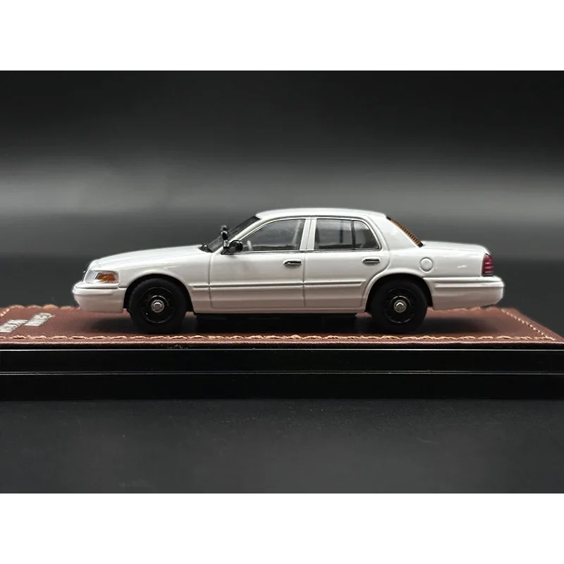 Op voorraad GOC 1:64 Crown Victoria Police White Diecast Diorama Automodel Speelgoed