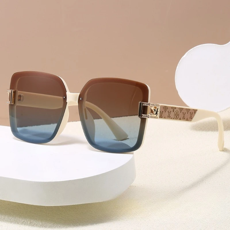 

​​2025 Oversized Square Sunglasses Women, Retro UV400 Luxury Influencer Style, Viral Fashion Trend​​