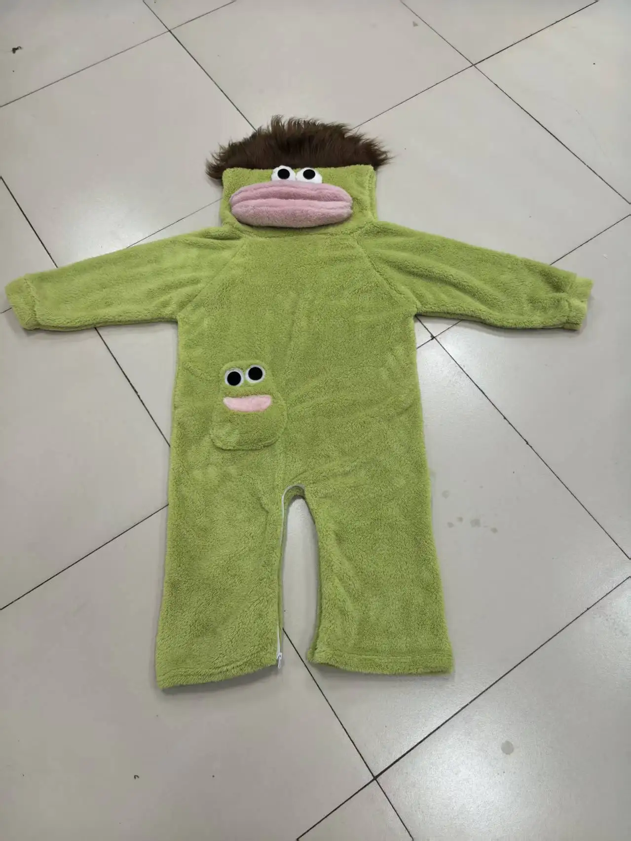 Lustiger Kinder-Großmaul-Monster-Onesie-Pyjama mit Haaren, Winter-Warm, Familien-Matching-Heimkleidung, Cartoon-Halloween-Party-Jumpsuit – Detail 3