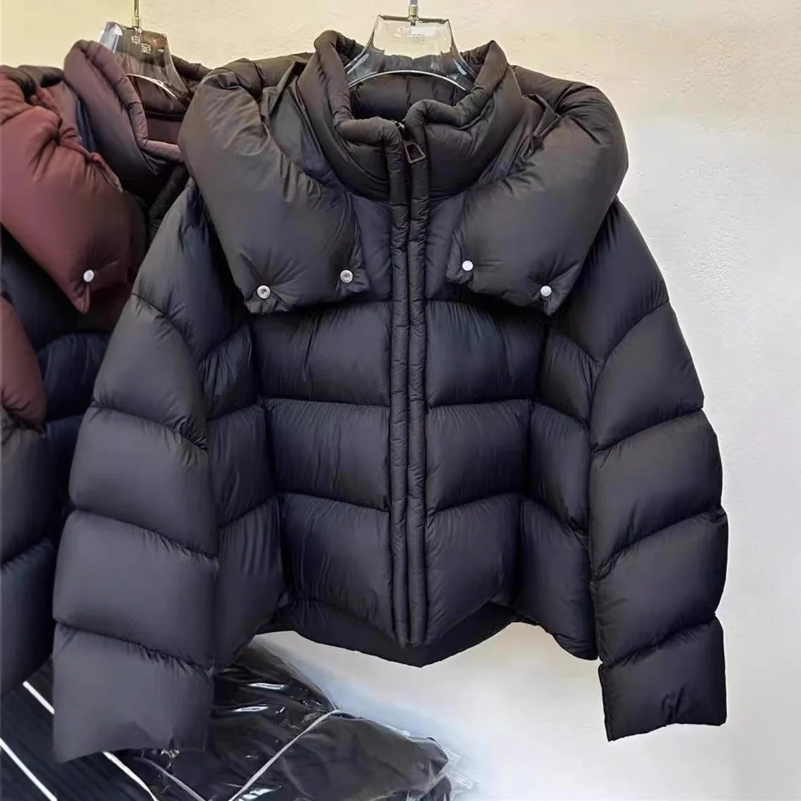 Puff Down Jacket Women New Arrival Women's Short Zippered Hooded Loose White Duck Down Coat for Cold Winter