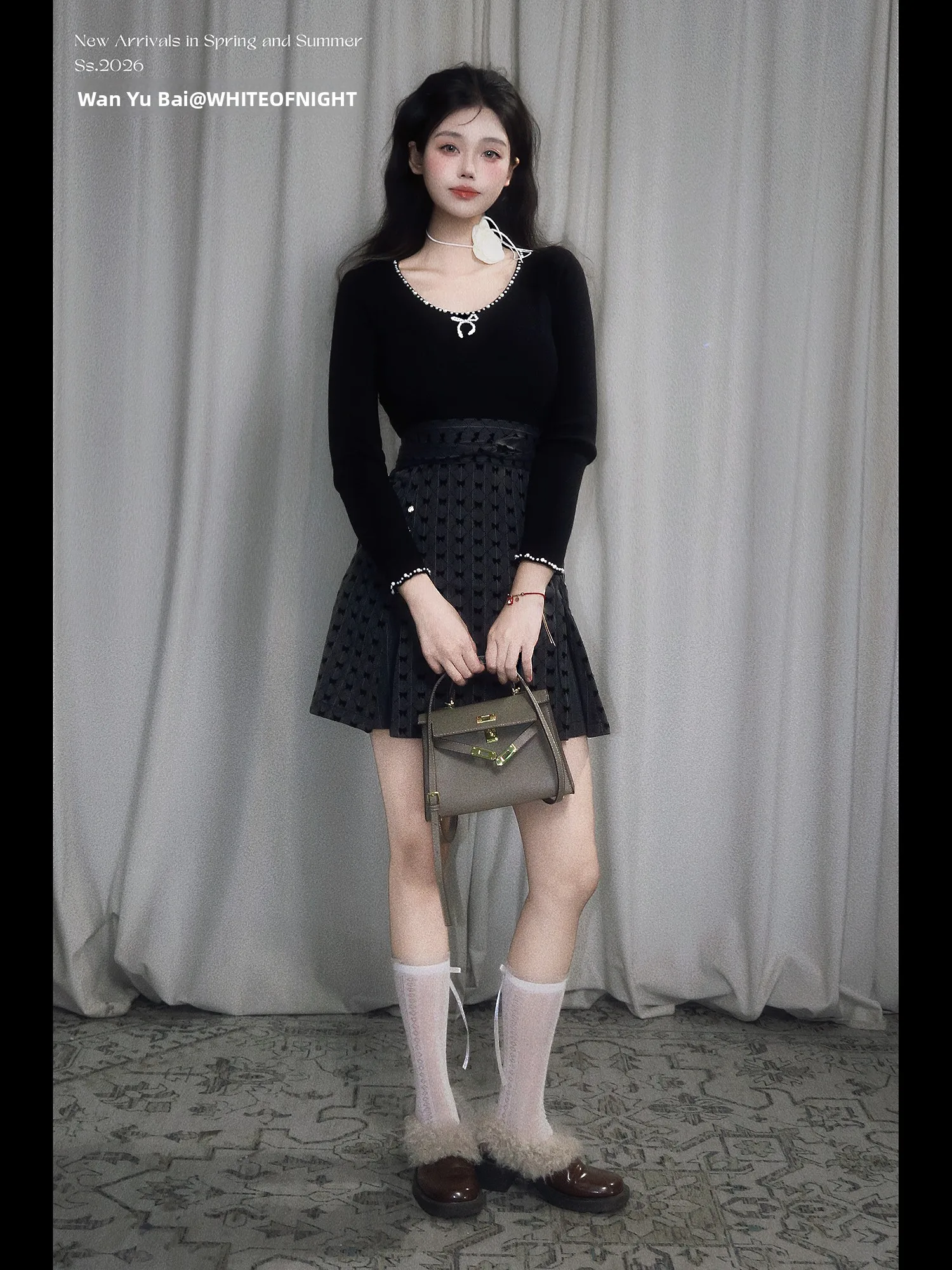 

Комплект из топа с узлом и короткой юбки для женщин: Весенняя модная новинка серии Miu, Miss Rich