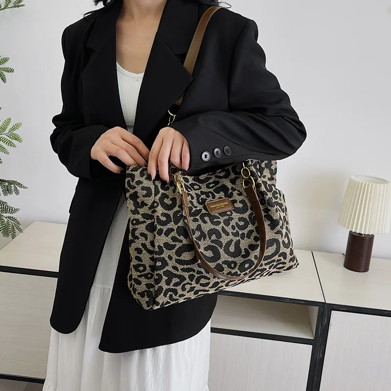 

Leopard print retro tote bag, autumn underarm bag, large capacity contrasting color European and American trend shoulder bag