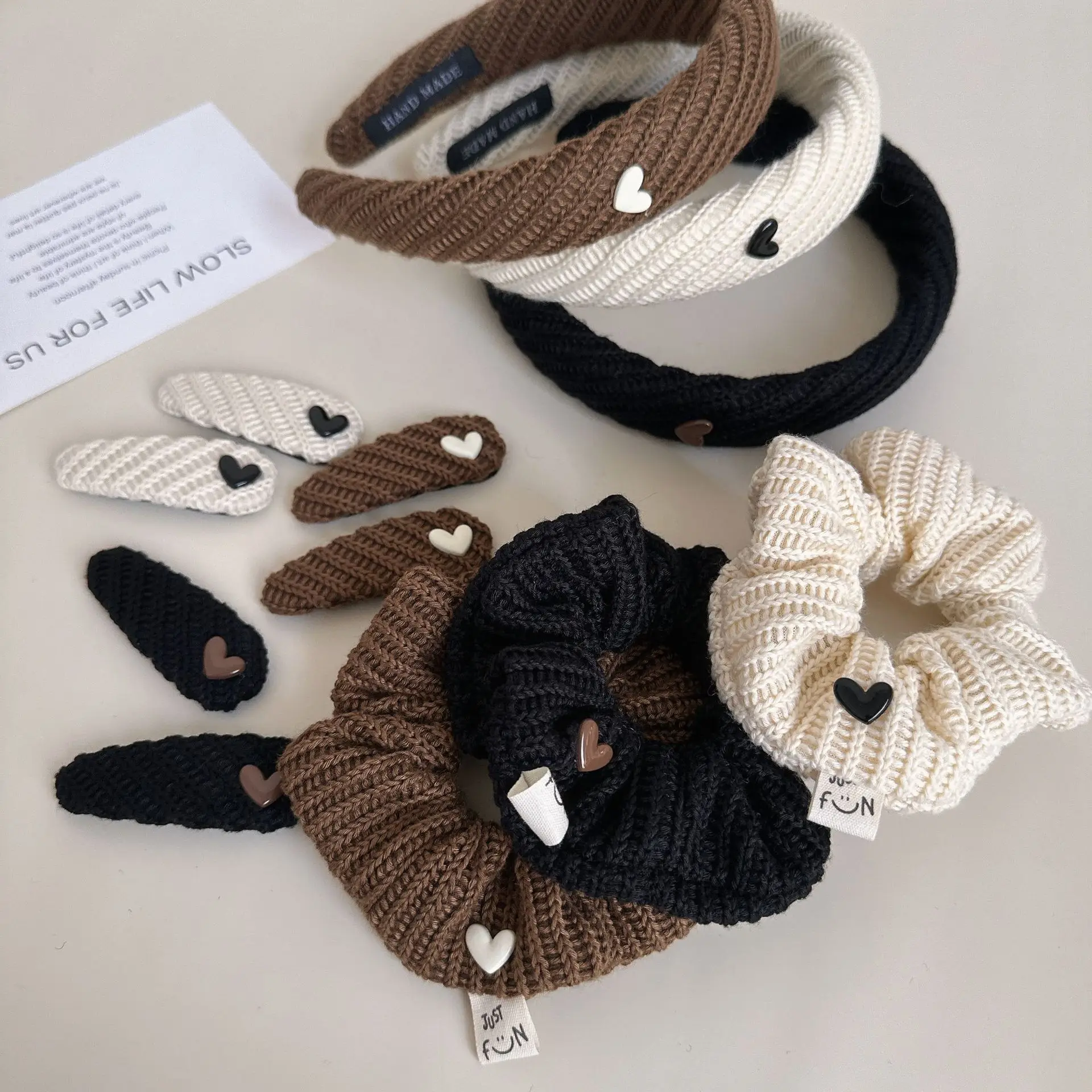 Herbst und Winter Kleines Liebesherz Garn Schwarz und Weiß Kaffeefarbe BB Clip Seitenclip Haarband Haarseil Haarschmuck