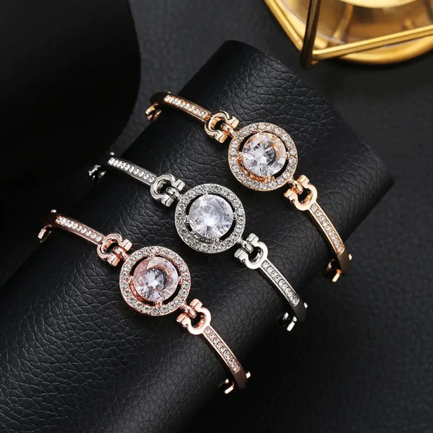 

Rhinestone Decor Watch Bracelet Simple Elegant Shinning Bracelet