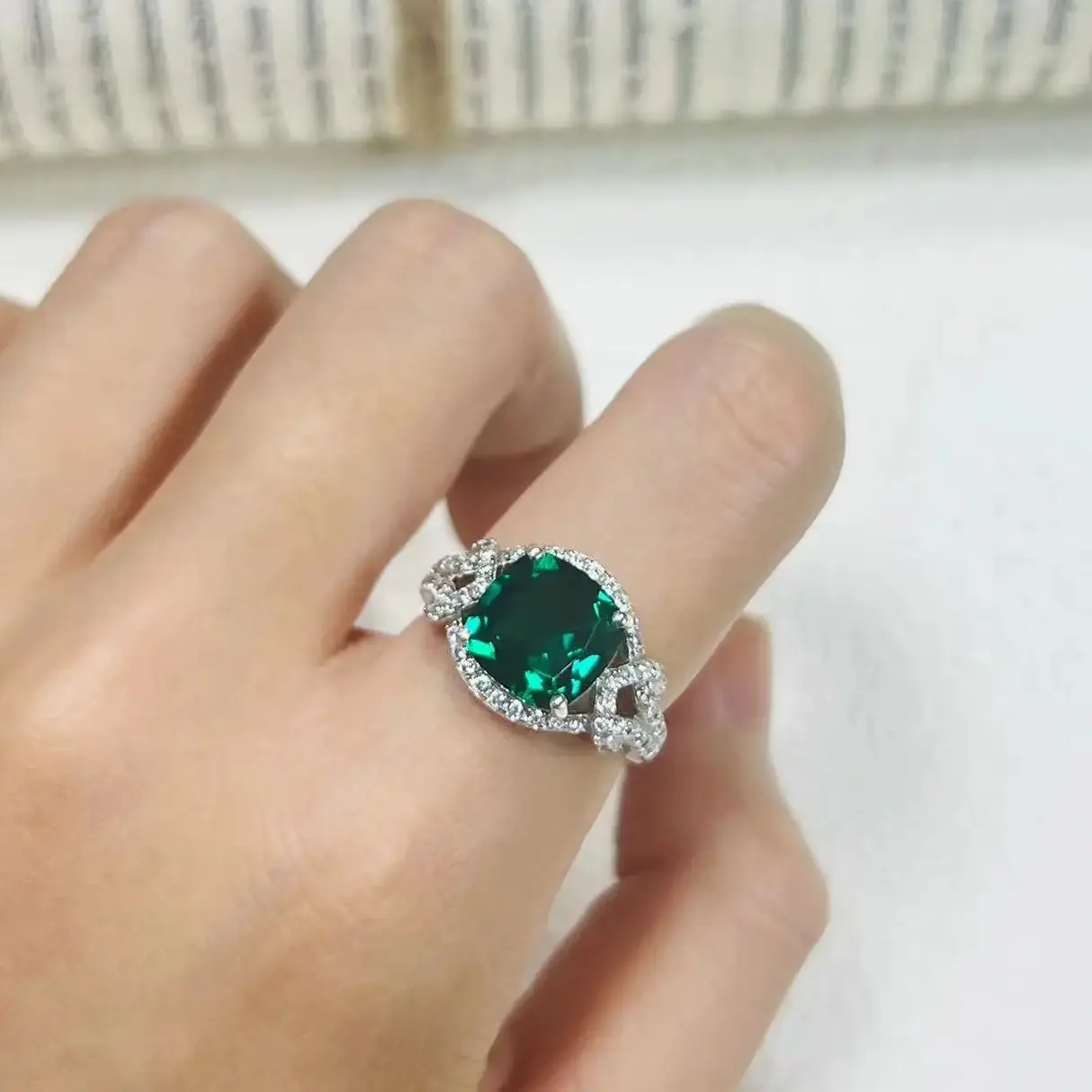 

S925 Silver Opening Temperament Emerald Ring Inlaid Color Emerald Ring