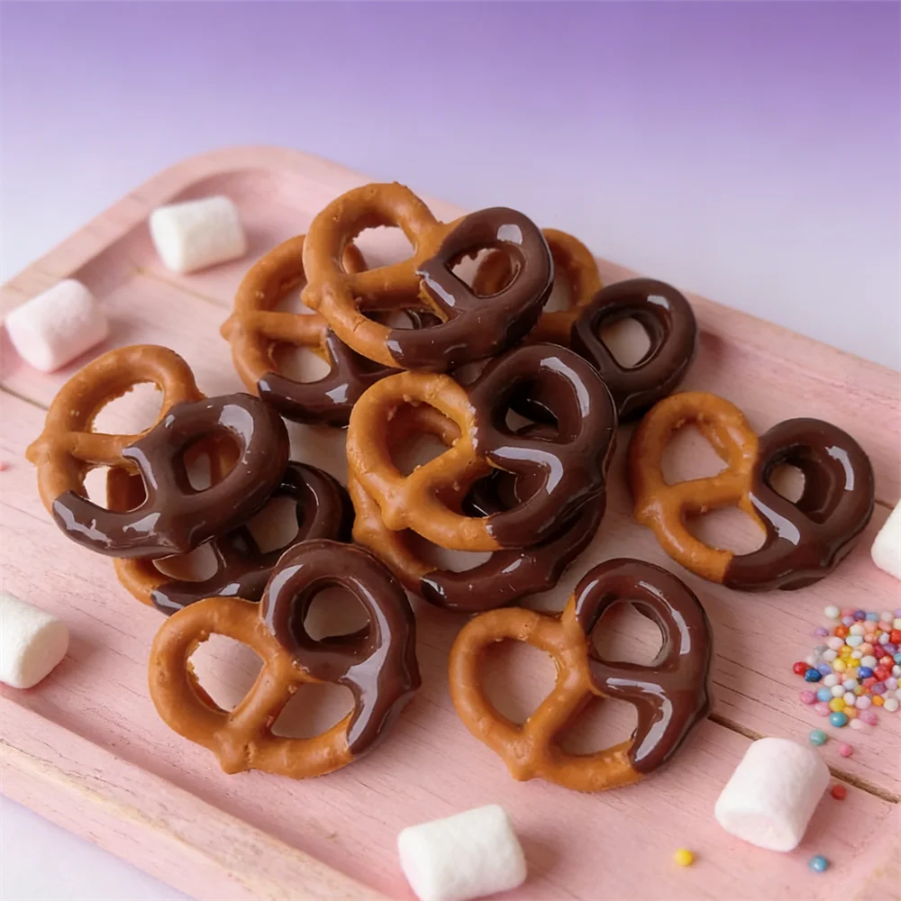 ダークチョコレートプレッツェル 食品模型 模造食用スナック  - Food Snacks Items のレビューと価格