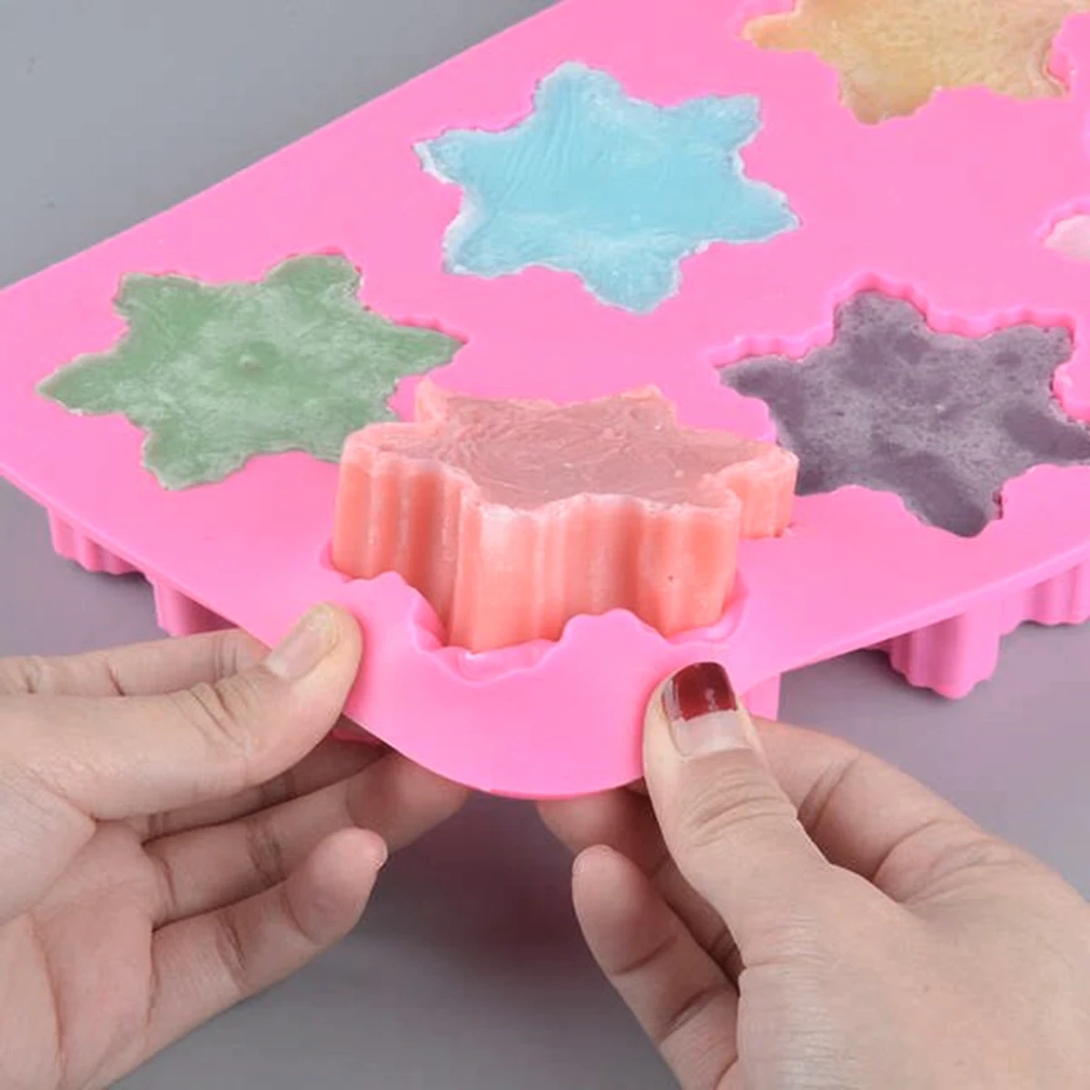 

1Pcs 6-Compartment Christmas Snowflake Design Cake Pan, Silicone Non-Stick Mold for Chocolate Jelly Making Baking Gear