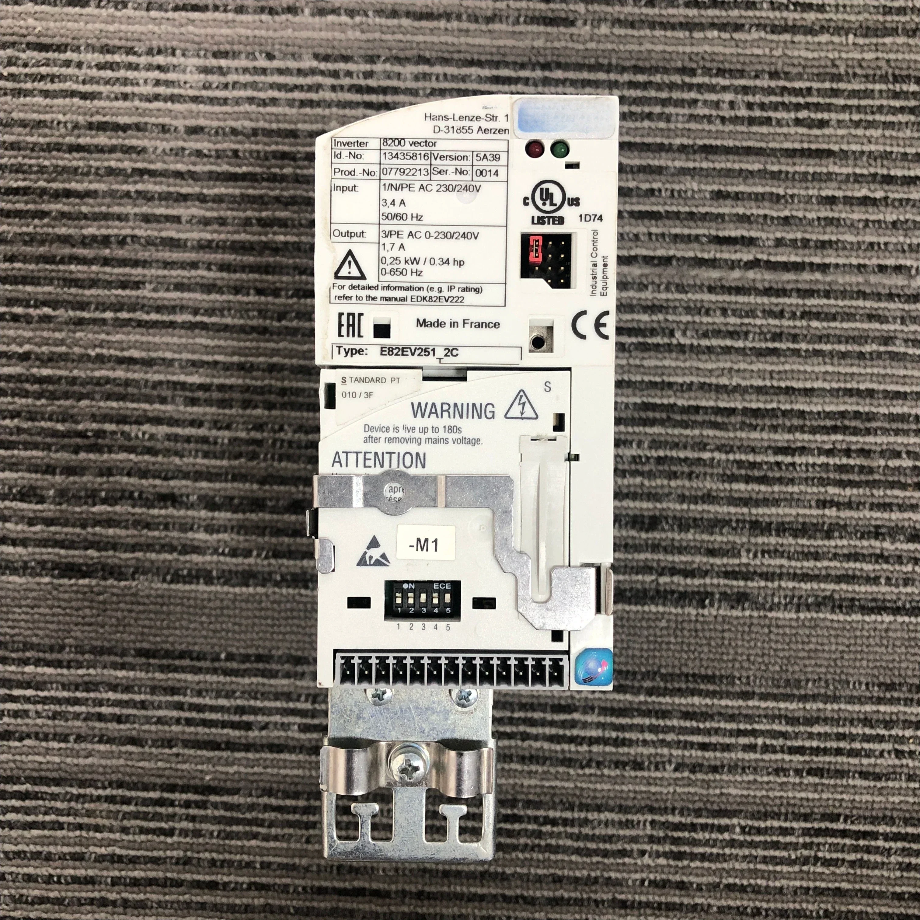 

E82EV251_2C for Lenze 8200 frequency converter 0.25KW 220V with IO board original disassembly