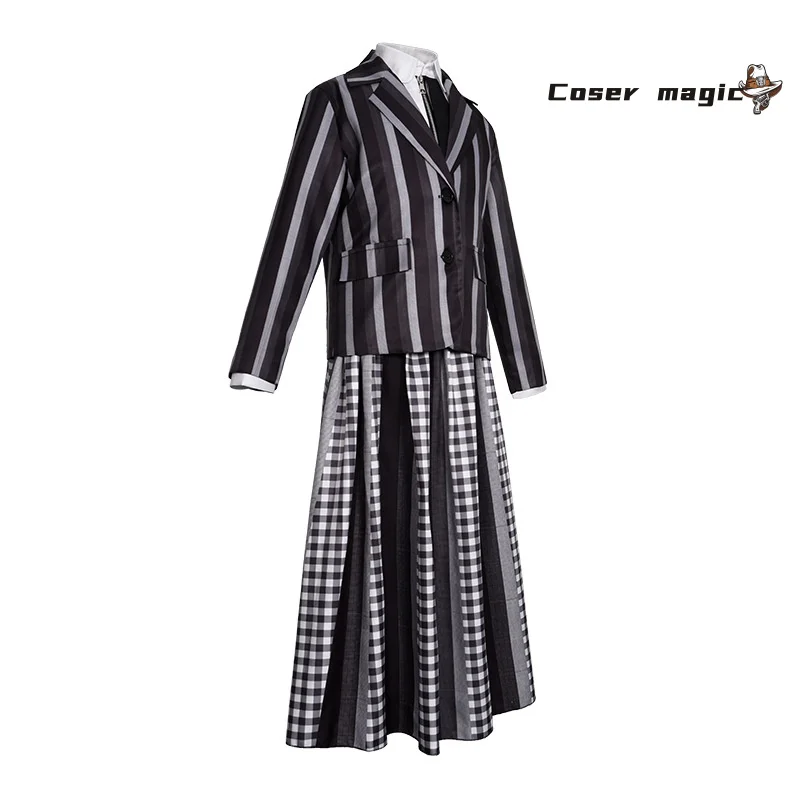 مجموعة فساتين مخططة مستوحاة من عائلة آدامز