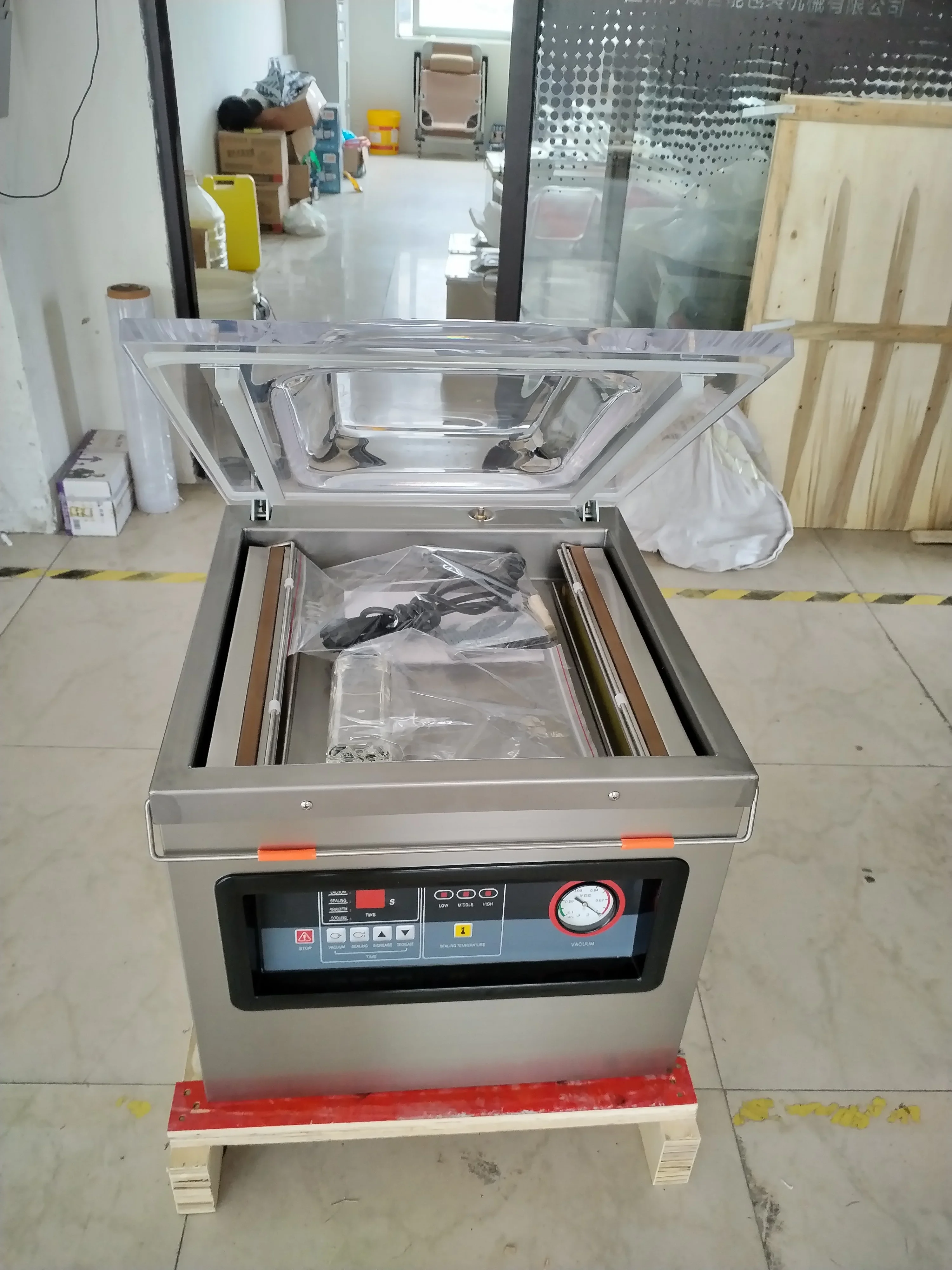 DZ-400 Commercial Semi Automatic Fruit Vacuum Packaging Machine Vertical Vacuum Sealer For Food Rice Meat Fish