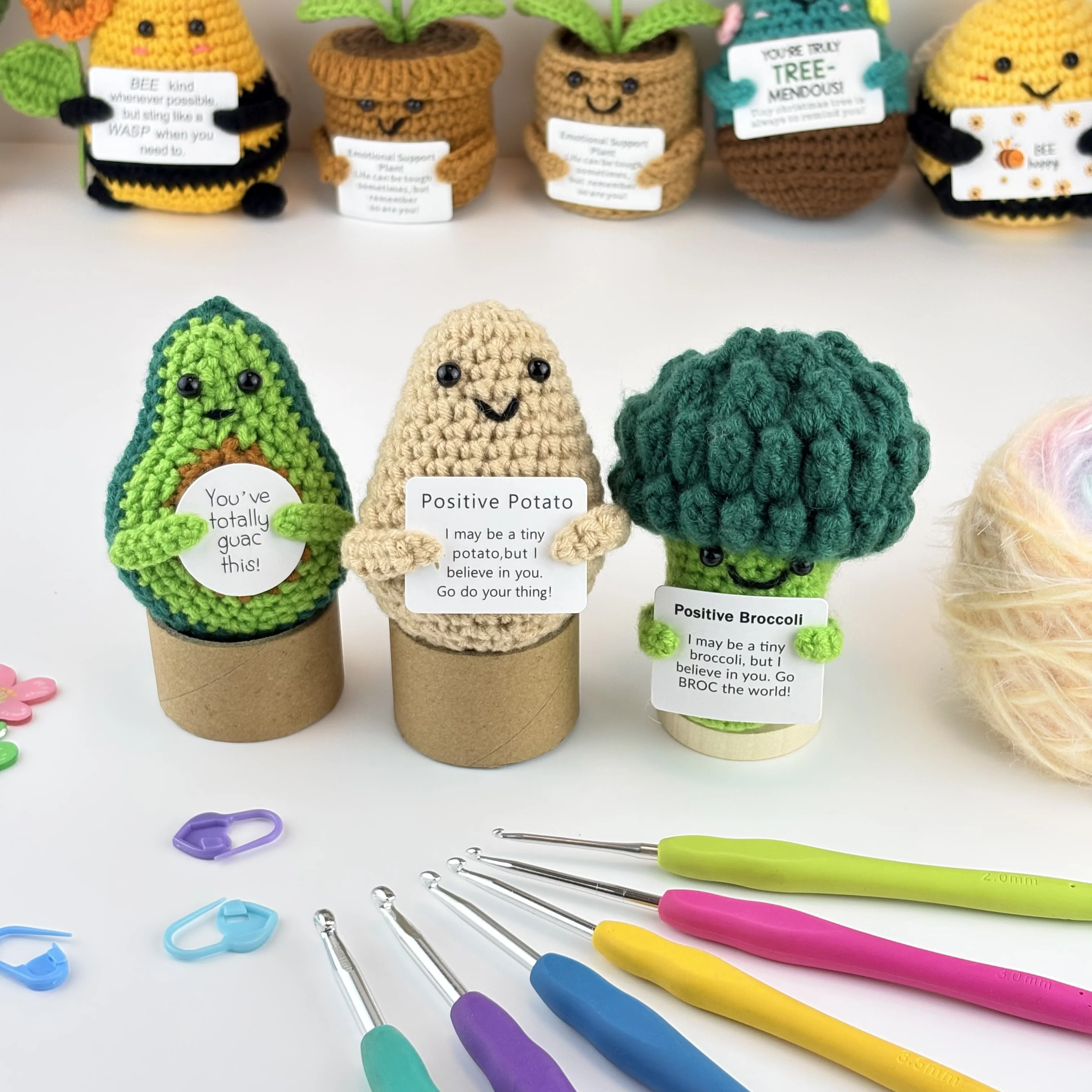 Mini Peluche de Poche Énergie Positive : Pomme de Terre, Avocat, Brocoli – Poupée en Crochet Faite Main, Confort Emotionnel Chaleureux, Cadeau Artisanal