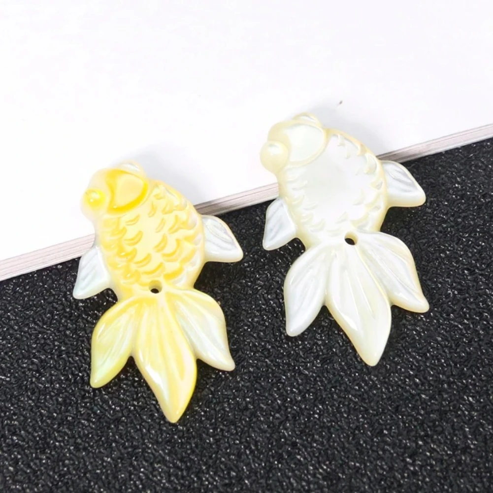 Natural Yellow Butterfly Shell / White Butterfly Shell One Side Carved Goldfish Charms Pure Mother of Pearl DIY Jewelry Findings