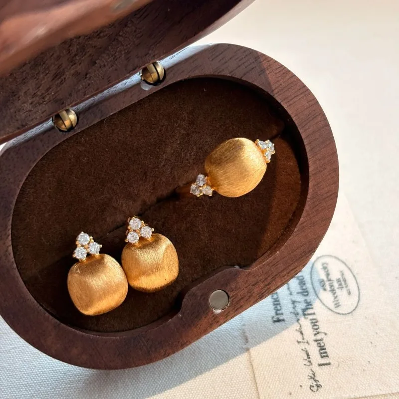 أقراط فرنسية كلاسيكية من الذهب المصقول أقراط نسائية فاخرة وخفيفة الوزن ورائعة وبسيطة ومتعددة الاستخدامات #2