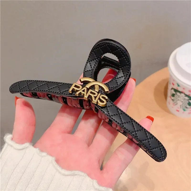 Vintage Korean leather claw clip hair accessories, elegant women\'s hair clips, crab head jewelry, jewelry accessories, gifts