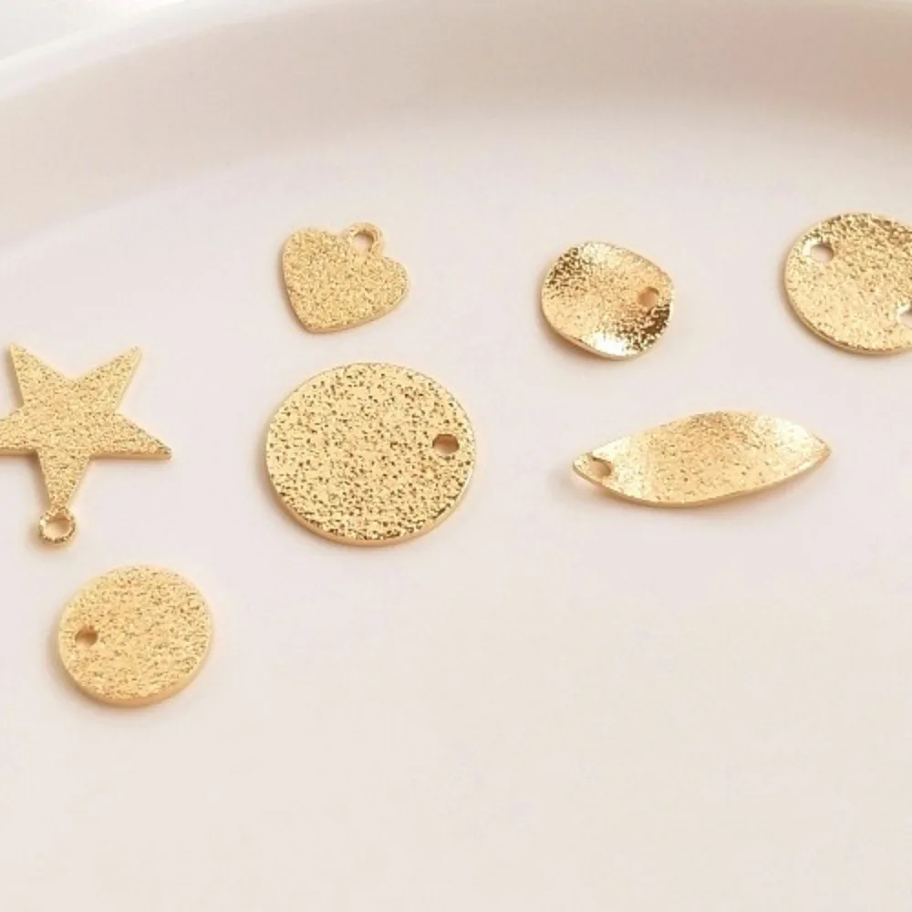 

Аксессуары для флэш-песка, медные подвески, 14-каратное золото, цвет песка, поверхность, подвесное отверстие, круглая кулон со звездой, любовным листом, подвеска для ушей