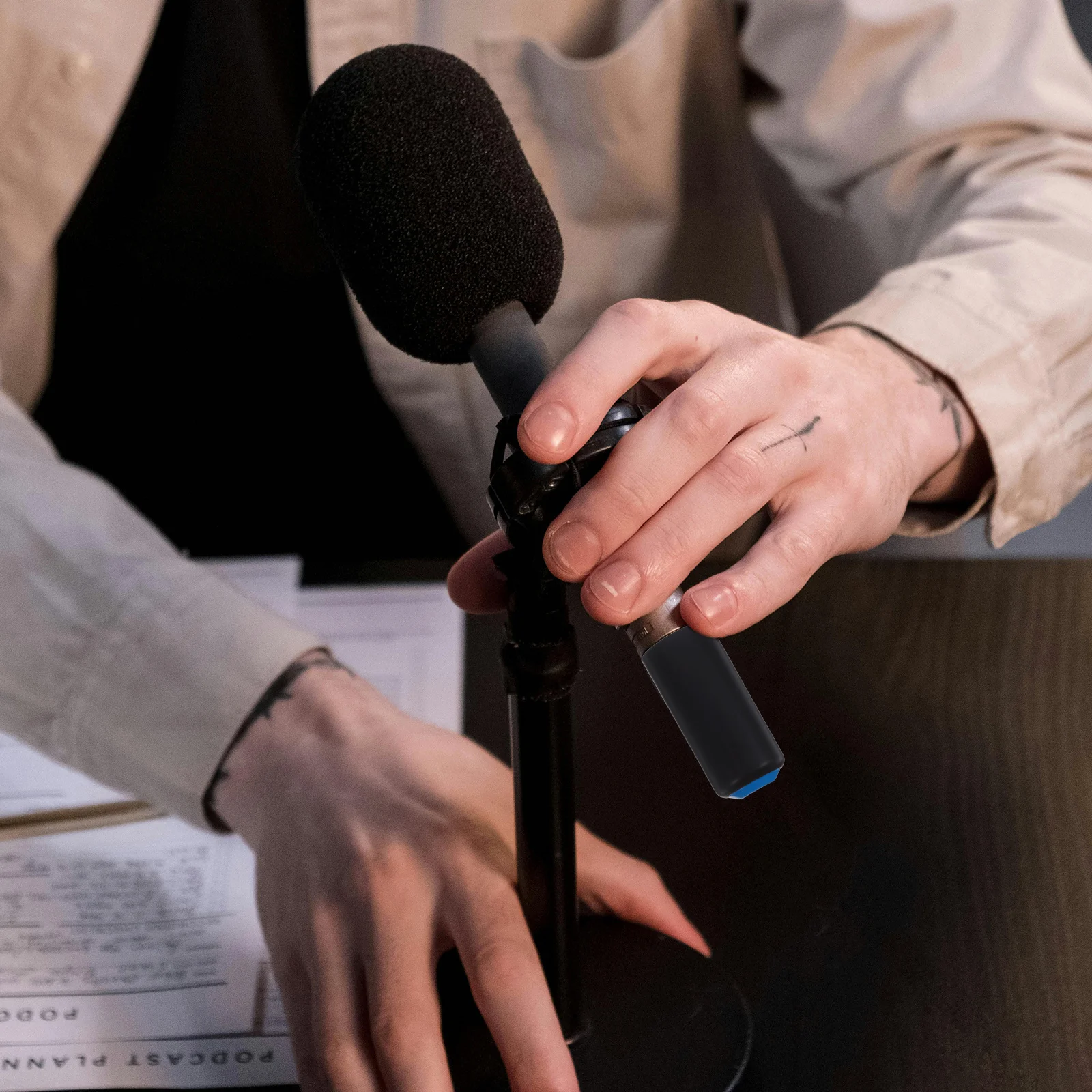 

4Pcs Mic Cover Screw on Wireless Microphone Protection Pgx2 4slx24 Pg58 Bright Color for Ktv