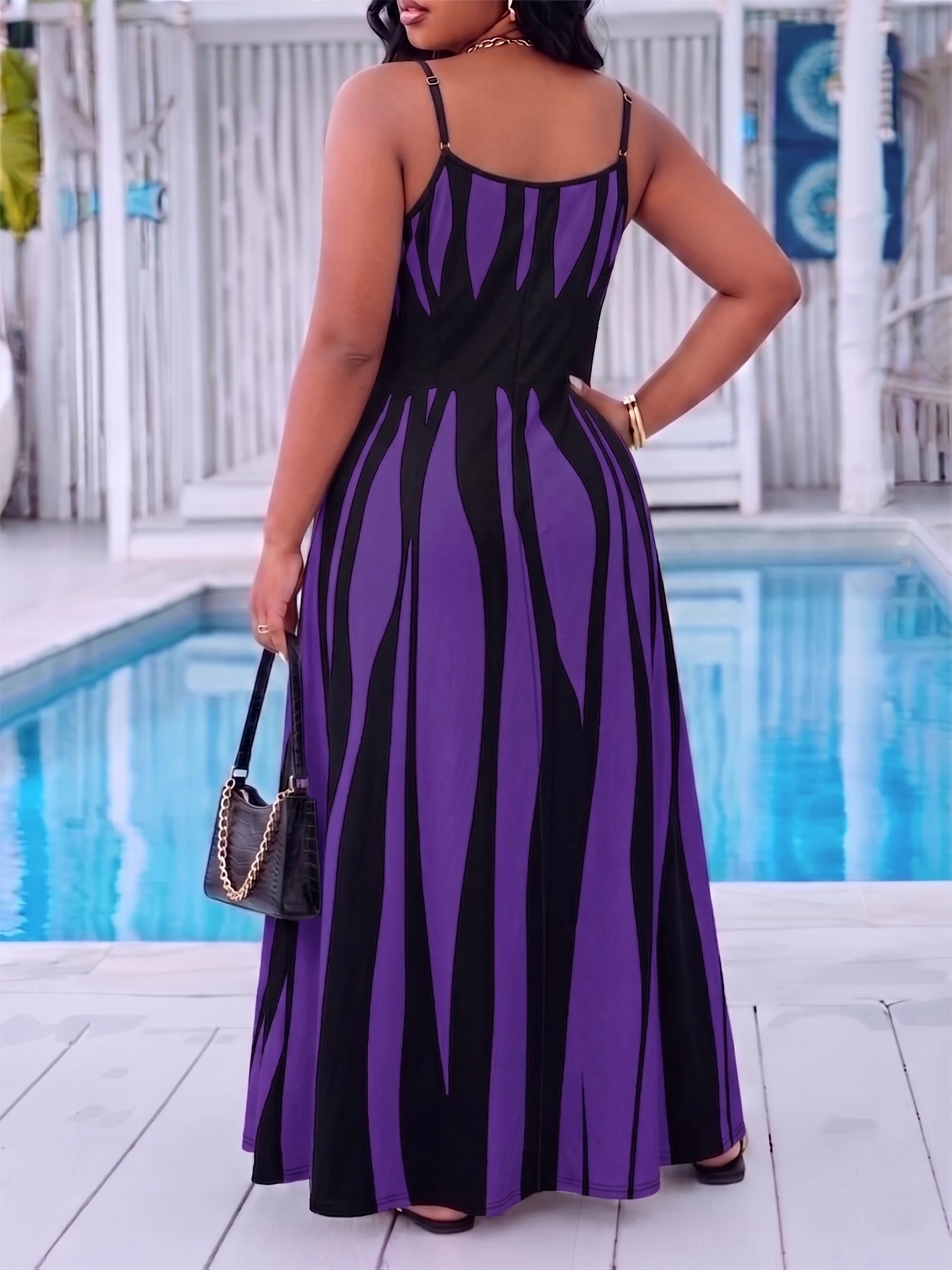 Stilvolles Maxikleid für Damen in Übergrößen mit elegantem Streifendesign für mühelose Sommermode – Detail 5