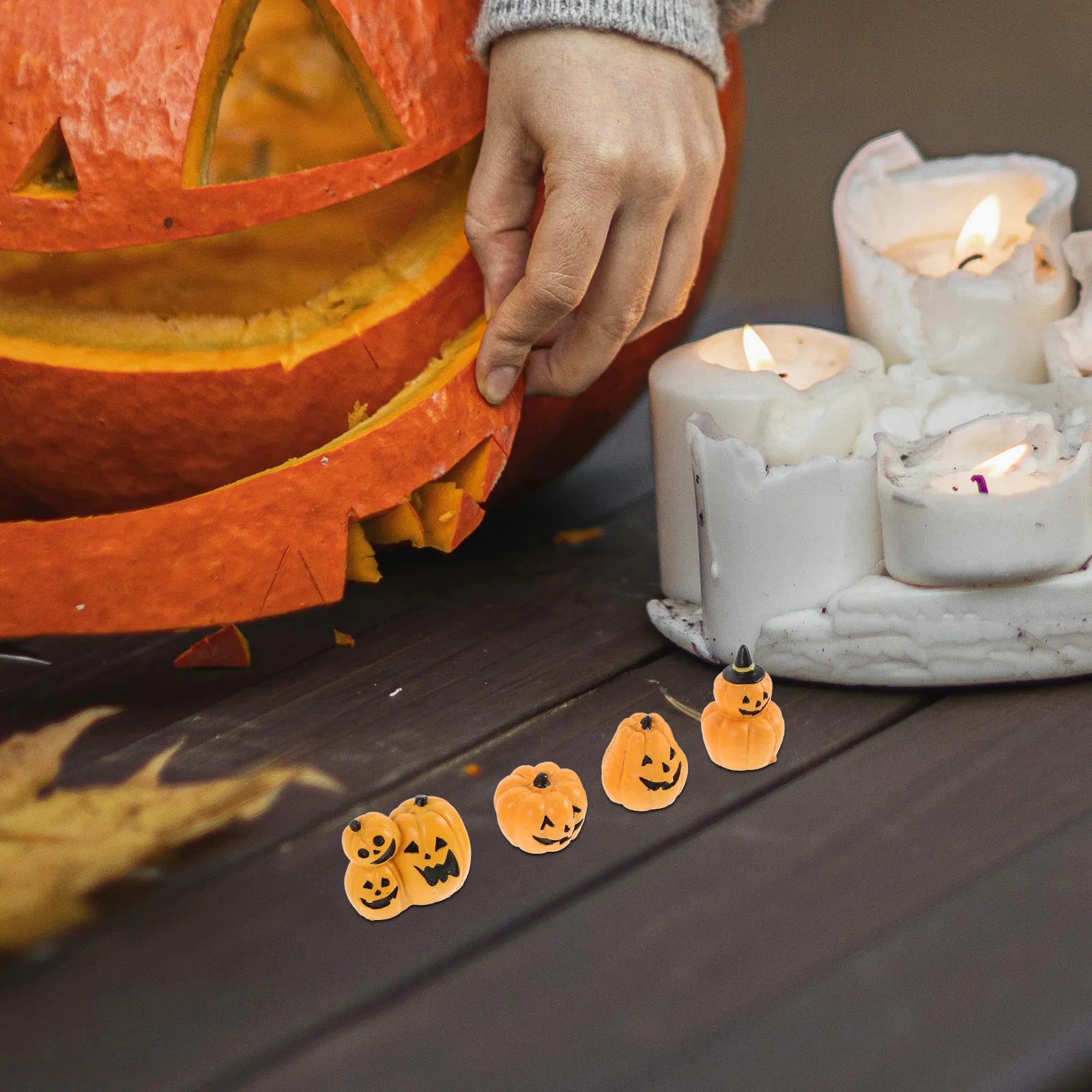 4Pcs Mini Resin Crafts Halloween Adornments for Desktop Decor in Office Cafe Home Stable Standing Festival Props
