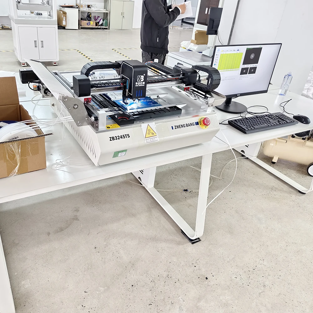 : Máquina de Pick and Place e Máquina SMT