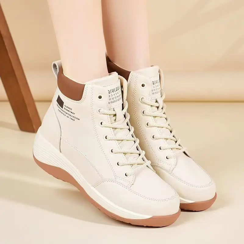 

Женская кожаная повседневная обувь на высокой танкетке, весна-осень, новая повседневная спортивная обувь на толстой подошве с нескользящим круглым носком на шнуровке