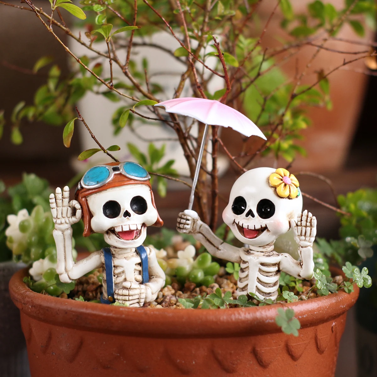 Funny and Quirky Skull Couple Resin Figurines, Pilot Male and Female Skeletons, Halloween Home Decor, Potted Plant, Garden Miniature Landscape Decoration Gift