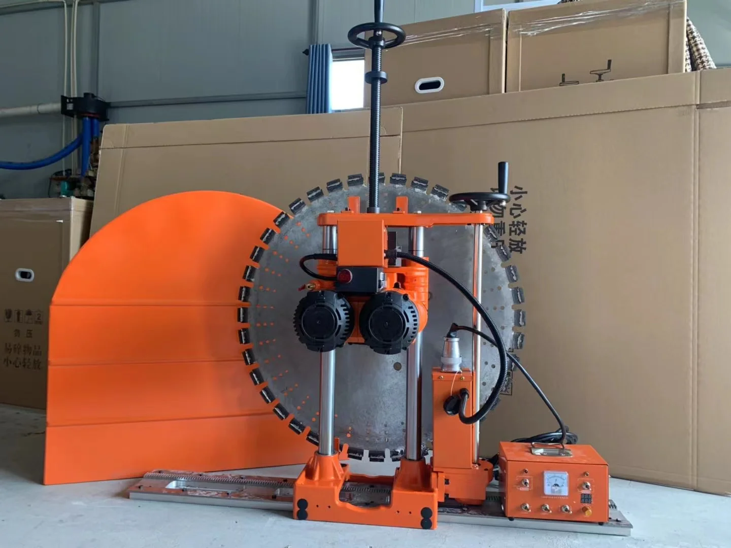 Fully Automatic Wall Saw with Track Remote Control Wall Slotting Machine with High Working Efficiency