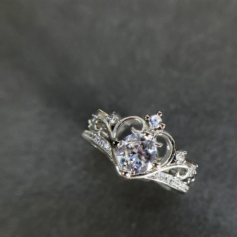 

MDLFES Mo!ssan Diamond Style Europe and the United States in the mid-century senior sense ring female plated 18K white