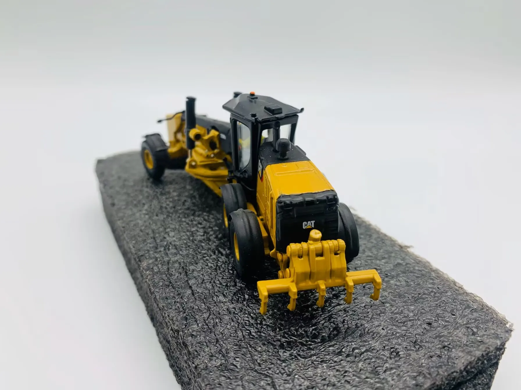 DM – niveleuse à moteur 12M3, Version boueuse, échelle 1:87, modèle de Collection moulé sous pression, jouet cadeau 85520