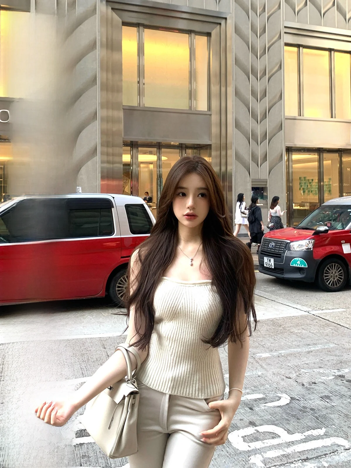 

Женский топ из искусственного меха, универсальная блестящая куртка-хот-дог, модная зимняя коллекция 2024, соблазнительный женский премиум-топ-бюстье