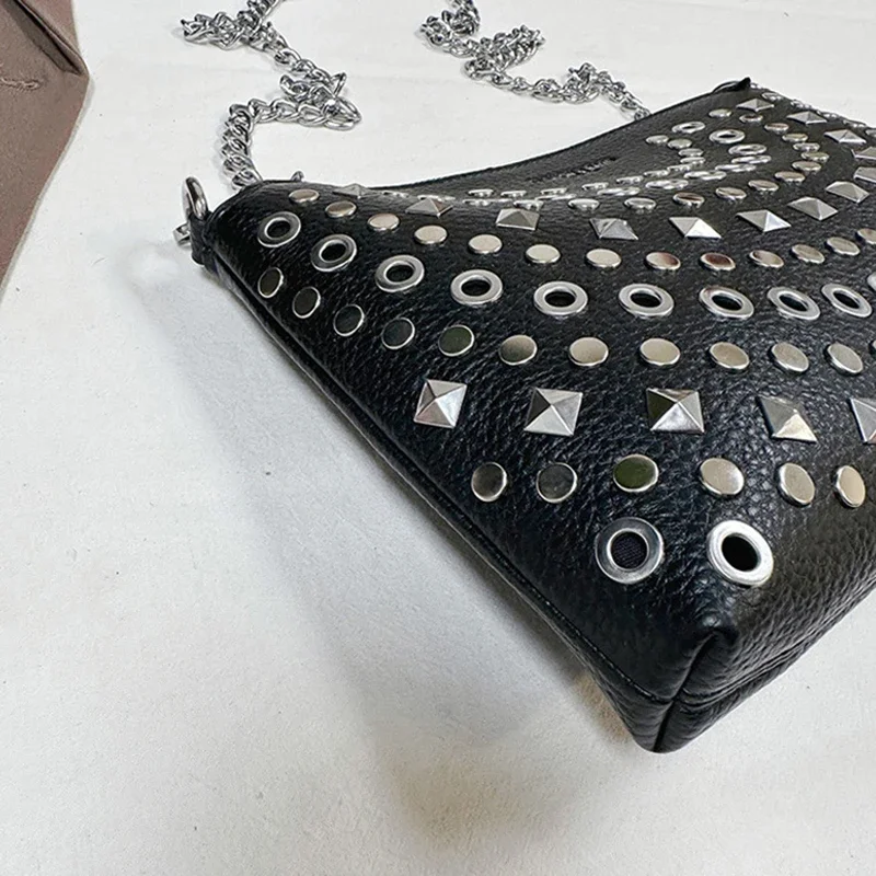 Europäische und amerikanische Schultertasche mit Nietenkette, Damenmode, cooler Street-Style, Umhängetasche, große Kapazität, Pendler-Handtasche – Detail 5