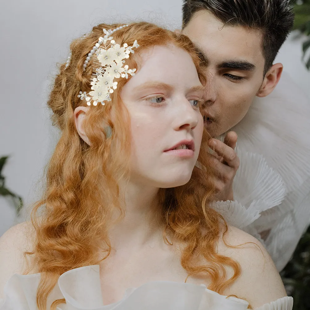 

Delicate Flower Pearl Bridal Hair Comb Elegant Wedding Bride Headpiece Charming Hair Accessory for Special Occasions Prom