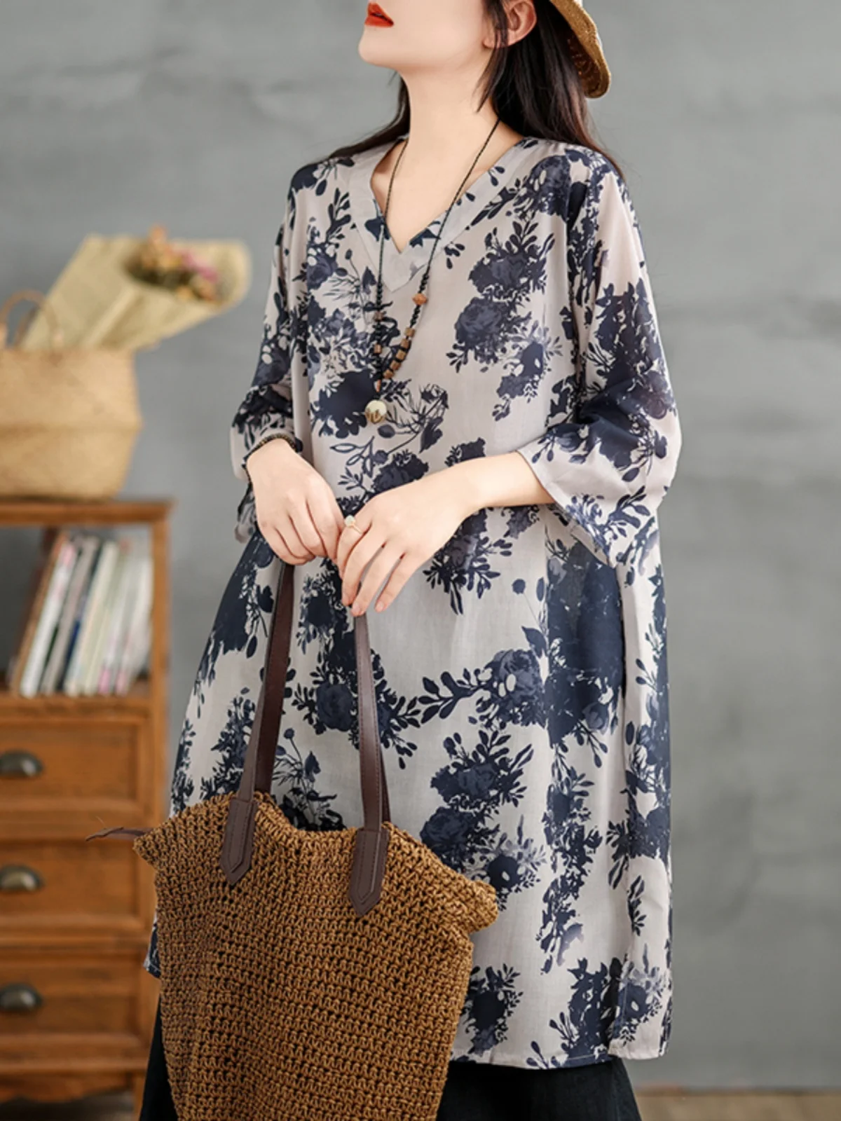 Jersey Retro holgado de algodón y lino para mujer, jersey fino con escote en V, Top informal de longitud media con estampado europeo