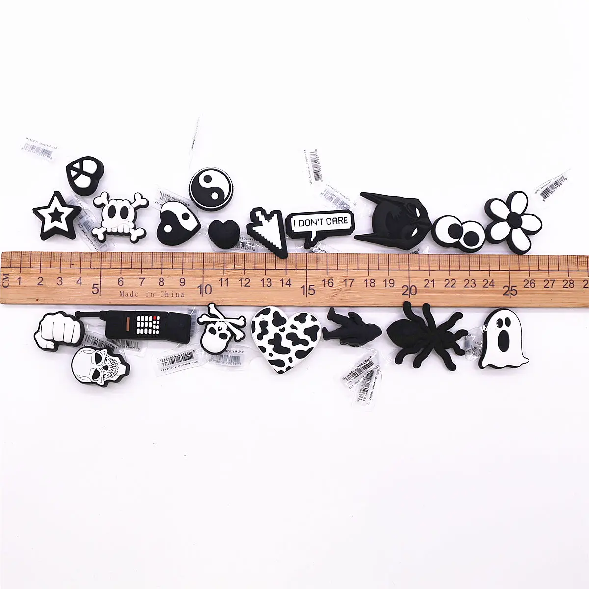 1pcs Original Black & White Tone PVC Shoe Charms Decorations Death Ghost Skull Taichi Shoe Upper Buckle Accessories Friend Gifts