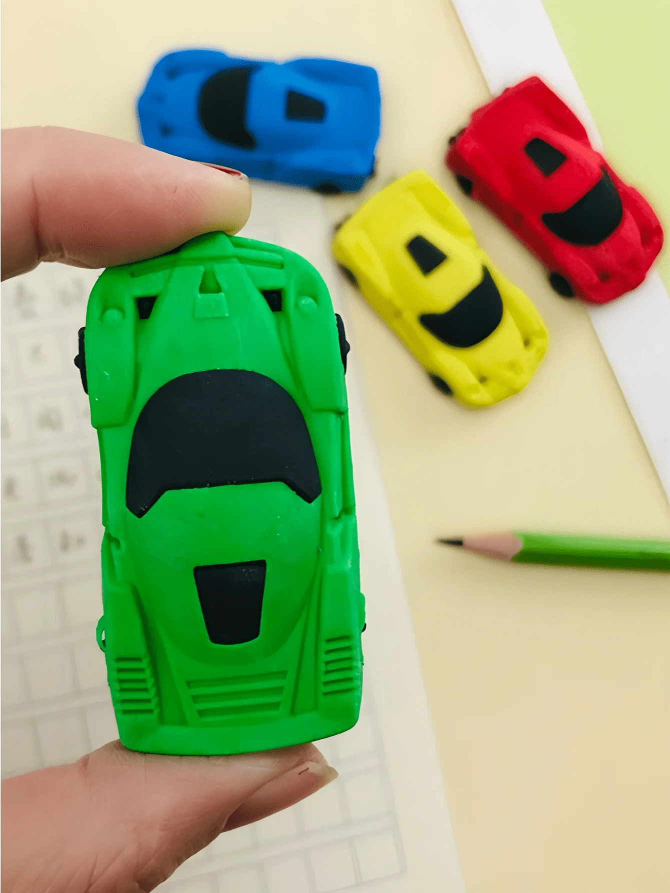 1/4 Piece Random Color Creative Cartoon Car-Shaped Eraser, Detachable and Assembleable Eraser, Soft Cleaning Tool for Study & 2B Pencils